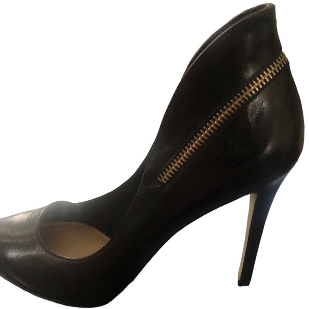 Nine West high heel shoes…. Almost new with beautiful zipper design on the back